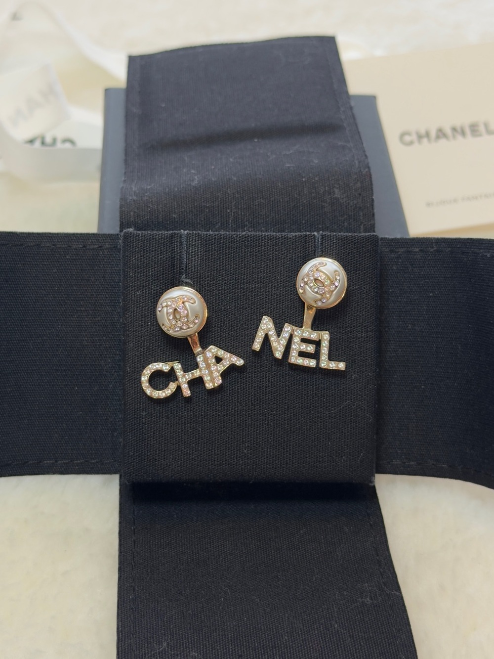 CHANEL CHA / NEL Letter Drop Earrings - Gold & Pearl faux